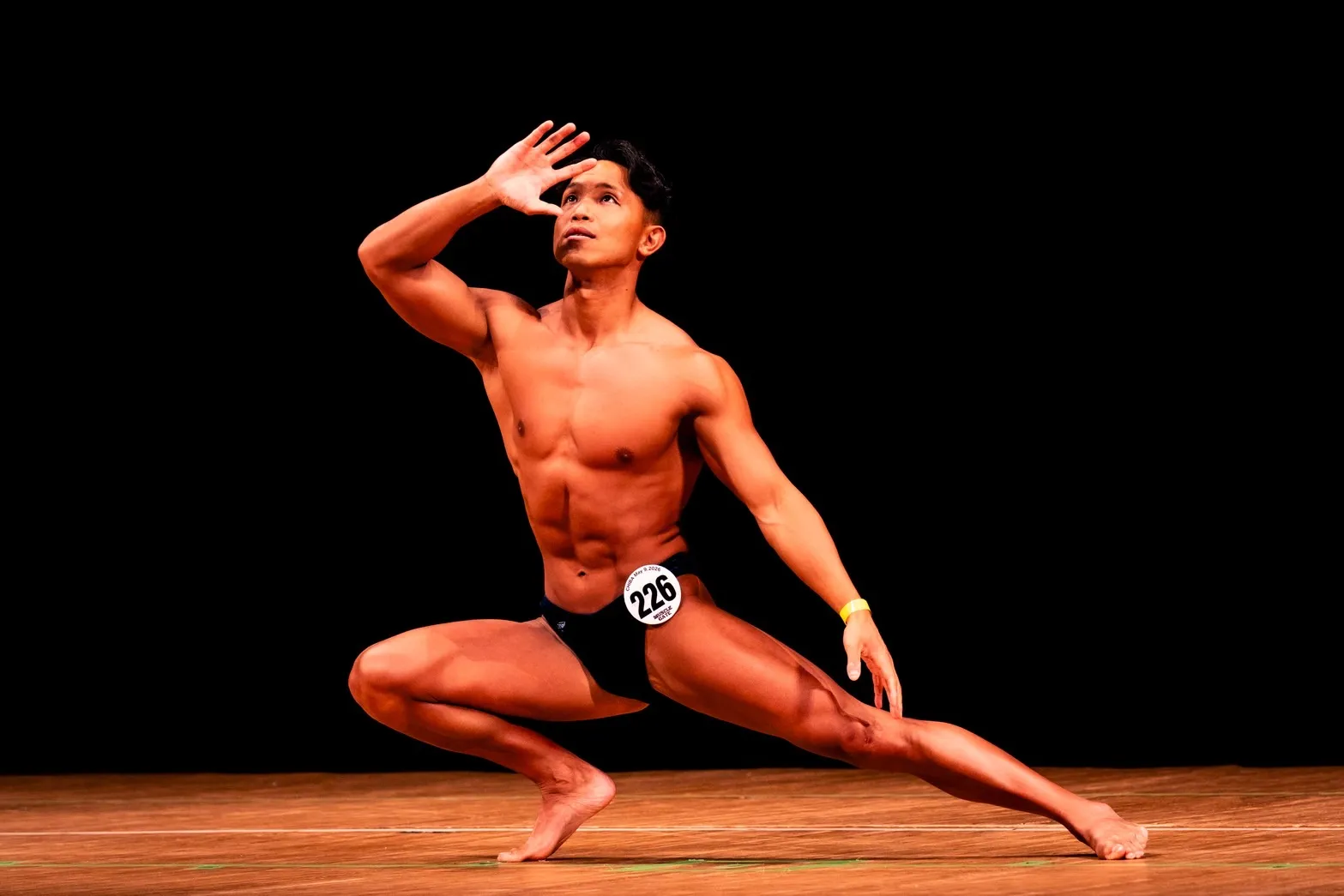 一木昌也 ポーズ